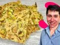 Fette dorate di scarpaccia di zucchine, croccanti e saporite, pronte per essere gustate.