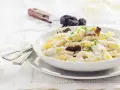 Penne cremose con funghi e tartufo nero, un piatto di pasta alla norcina che invita alla degustazione.