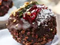 Deliziose palline di cioccolato ricoperte di croccantezza, con gelatine colorate e scaglie di cocco.