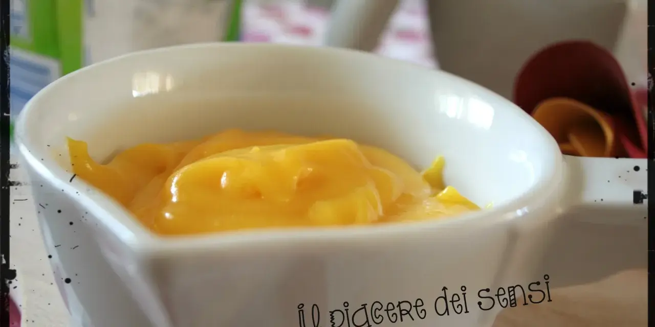Crema pasticcera ricetta della nonna, densa e vellutata, pronta per deliziare il palato.