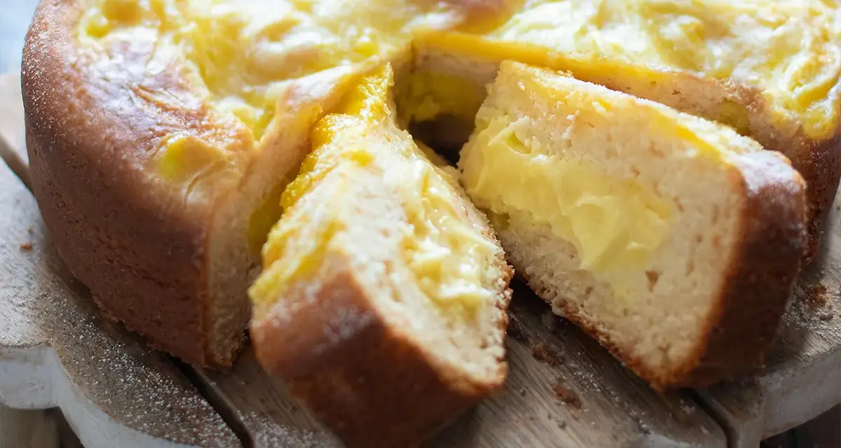 Torta soffice alla crema, una torta facile e veloce perfetta per ogni occasione.