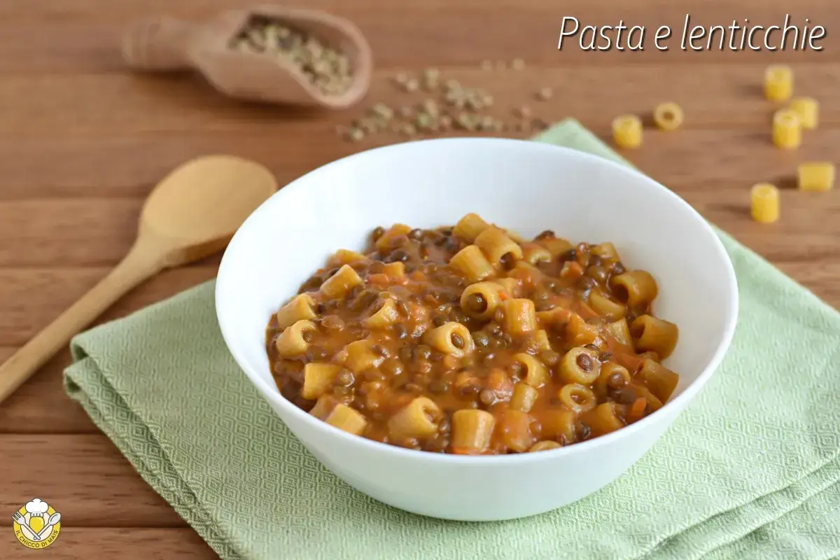 Un piatto fumante di pasta e lenticchie, un classico confortante.